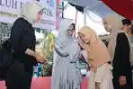 Wali-Kota-Siantar-menyerahkan-santunan-terhadap-anak-yatim-dari-8-kecamatan-di-Kota-Pematangsiantar.jpg