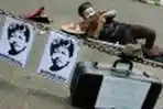 Aktivis Kontras Aksi Pantomin Peringati Hari HAM Internasional