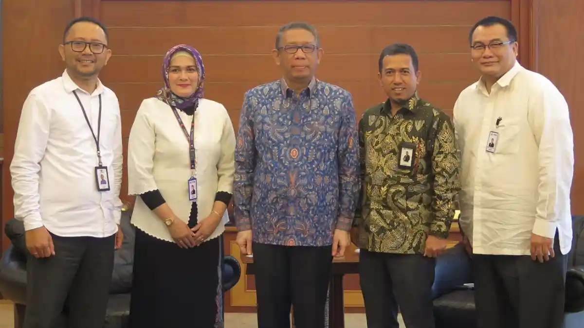 Program BUMN Hadir untuk Negeri Dukung Pemprov Kalbar Tingkatkan Pendidikan Desa Berkembang - gubernur-kalbar-bersama-jajaran-sdm-pt-askrindo.jpg