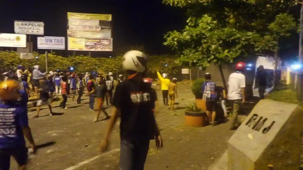 PSIS vs Persis Solo: Suporter Benjut-benjut Tawuran