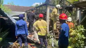 kebakaran-di-karangan-ternggalek-28-februari-2025.jpg