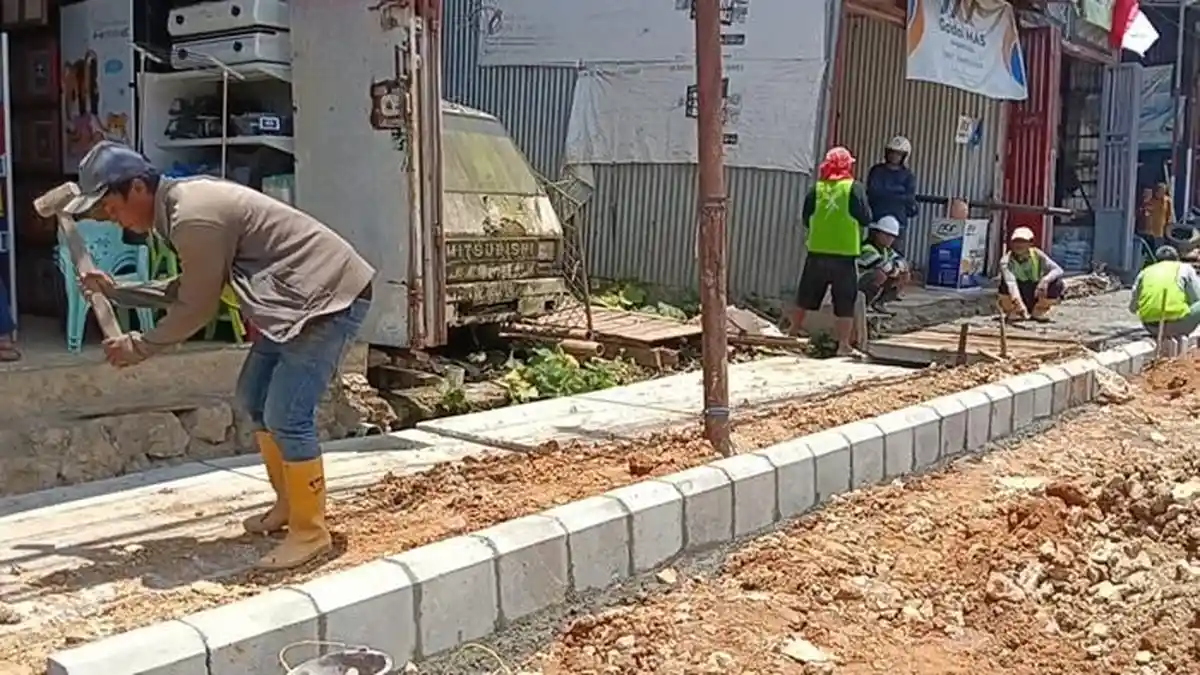 Pembuatan Drainase di Pasar Bolu Ditarget Rampung Desember 2025