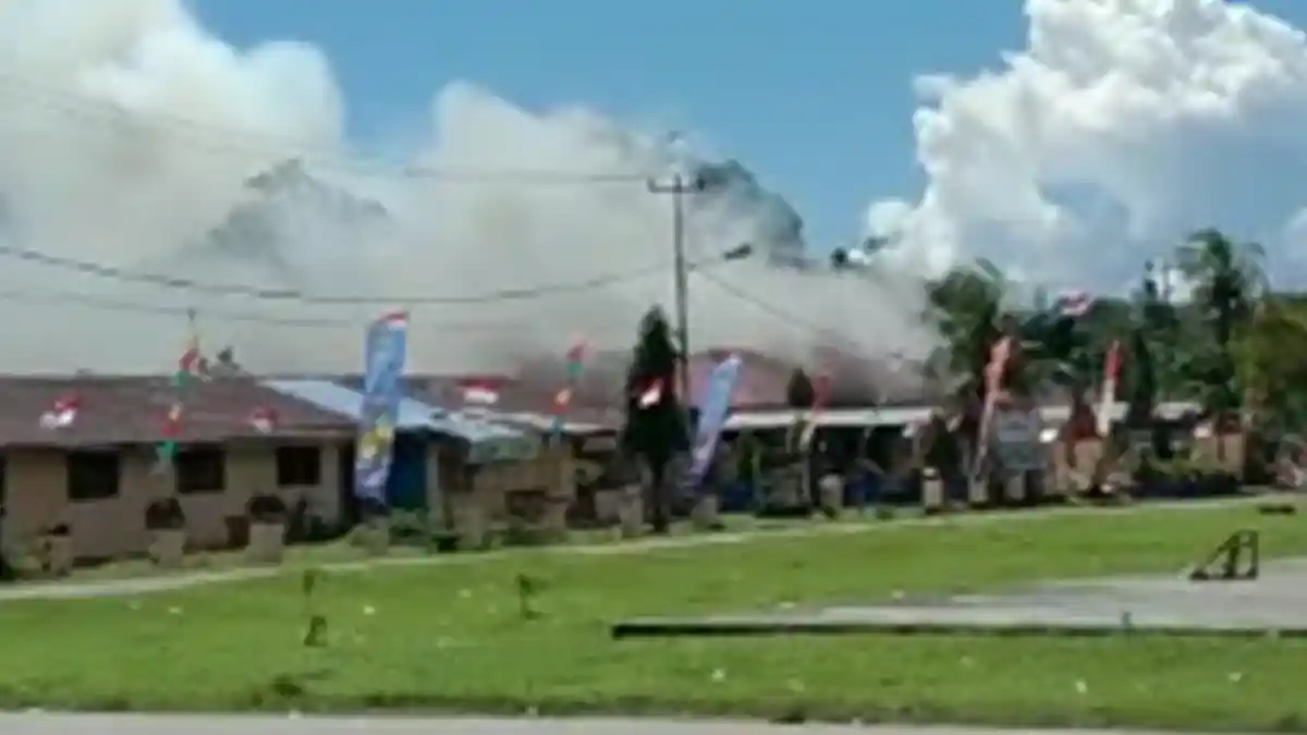 Fakta Massa Bakar Markas Polsek Nimboran, Bermula dari Saksi Pemalakan dan Penutupan Jalan