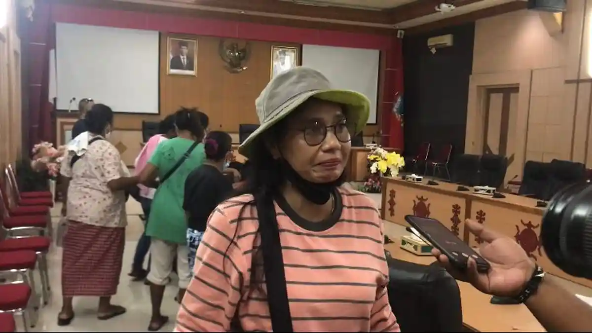 Lapaknya Dibongkar, Pedagang Buah di Pasar Mardika Tak Jadi Jualan Meski Sudah Putar Modal