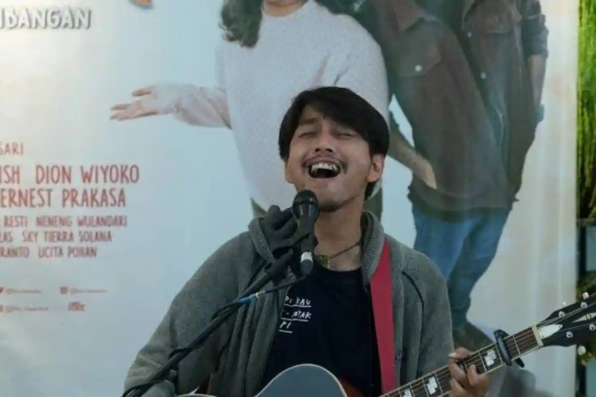 Penyair Ternama Ini Beri Sindiran Keras Ke Presiden Jokowi, Susi Pudjiastuti Ikut Merespon: Apa Apa?