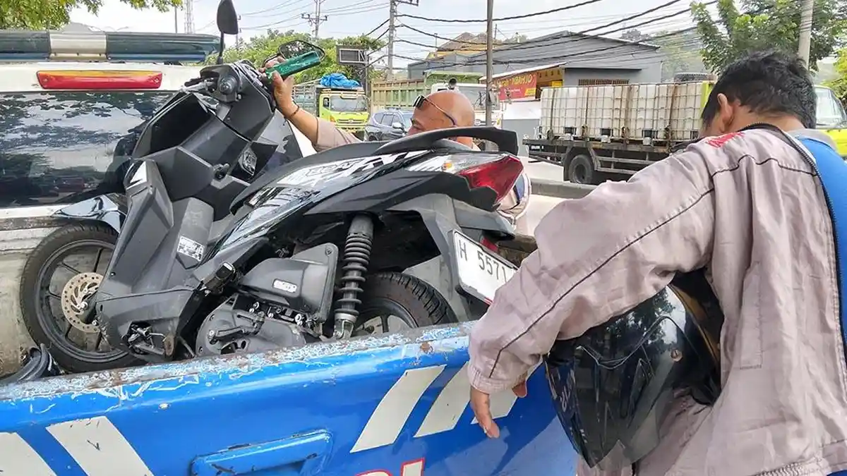 BREAKING NEWS: Mahasiswi Polines Tewas Terlindas Truk di Semarang, Arus Lalu Lintas Macet Total