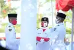 paskibra-tingkat-kabupaten-gowa-mengibarkan-bendara-merah-putih-senin-1782020.jpg