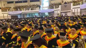 1-Ribuan-mahasiswa-Universitas-Terbuka-UT-Bandung-menjalani-wisuda-di-di-Balai-Sartika.jpg
