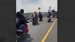 Tangkapan-layar-video-menunjukkan-aksi-gerombolan.jpg
