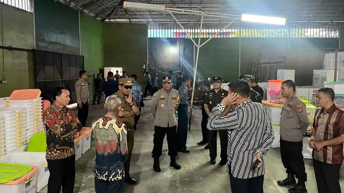 Kapolres Lampung Utara Polda Lampung dan Forkopimda Pantau Tim Desk Pelaksanaan Pilkada