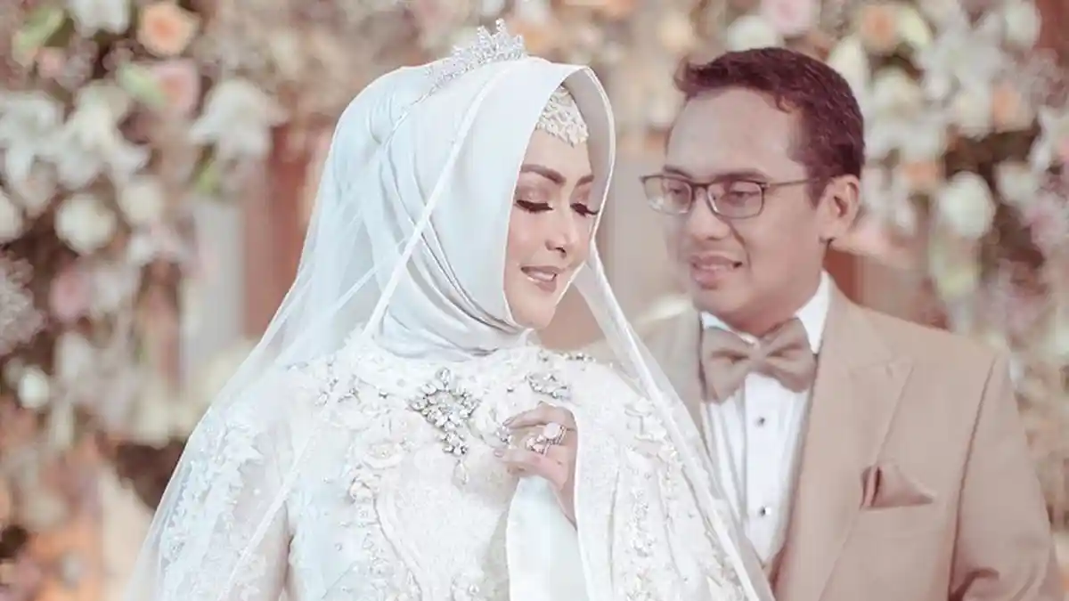 Selain Eddies Adelia, Ini Deretan Pasangan Selebriti yang Memilih Rujuk dengan Mantan