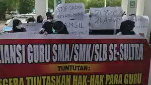 Aliansi-Guru-Aksi-di-depan-Kantor-Dinas-Pendidikan-Sultra-Menunutut-Hak-Gaji-belum-diBayarkan.jpg