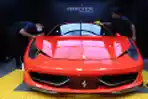 Bikin Kinclong Mobil Super Car dengan Glass Coating