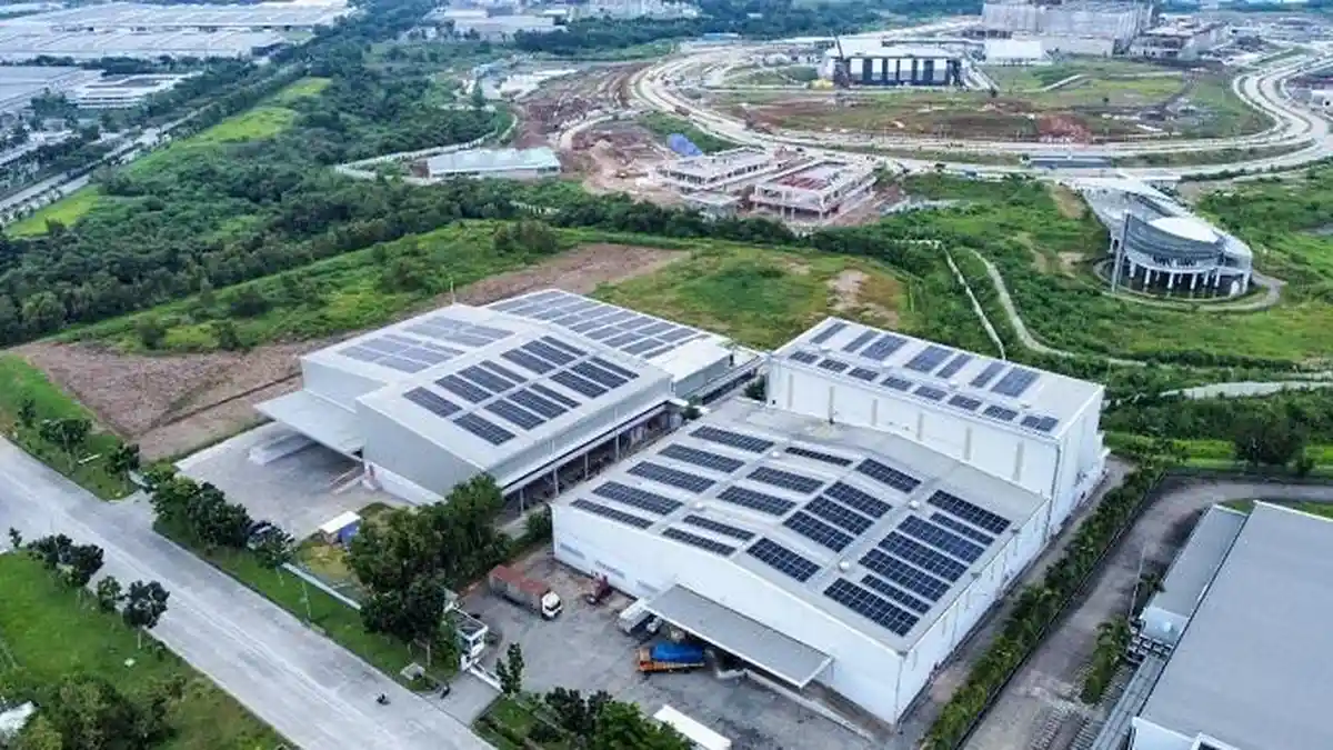 Tekan Emisi Karbon, Industri di Karawang Pasang PLTS Atap Kapasitas 730 KWP