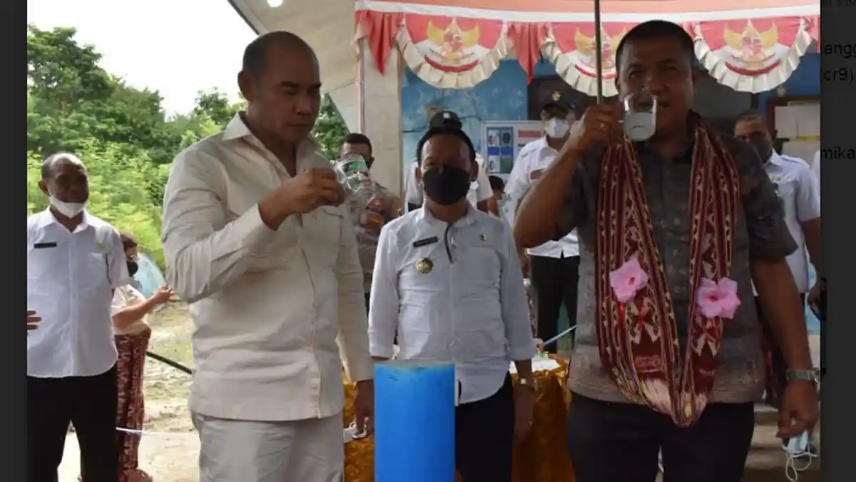 Gubernur Viktor Sebut Air Minum di Desa Oenoni II Kupang Rasanya Sangat Berbeda
