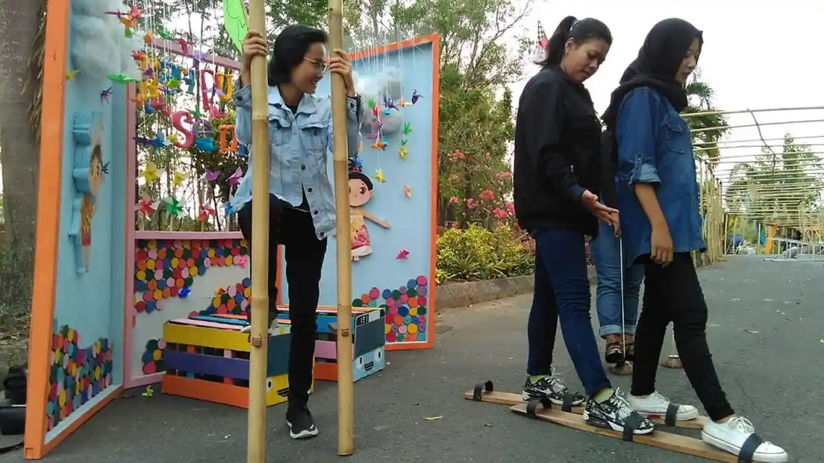 Angkat Tema Kampung Dolanan, BEM FSRD ISI Solo Pamerkan Aneka Mainan Anak Tradisional