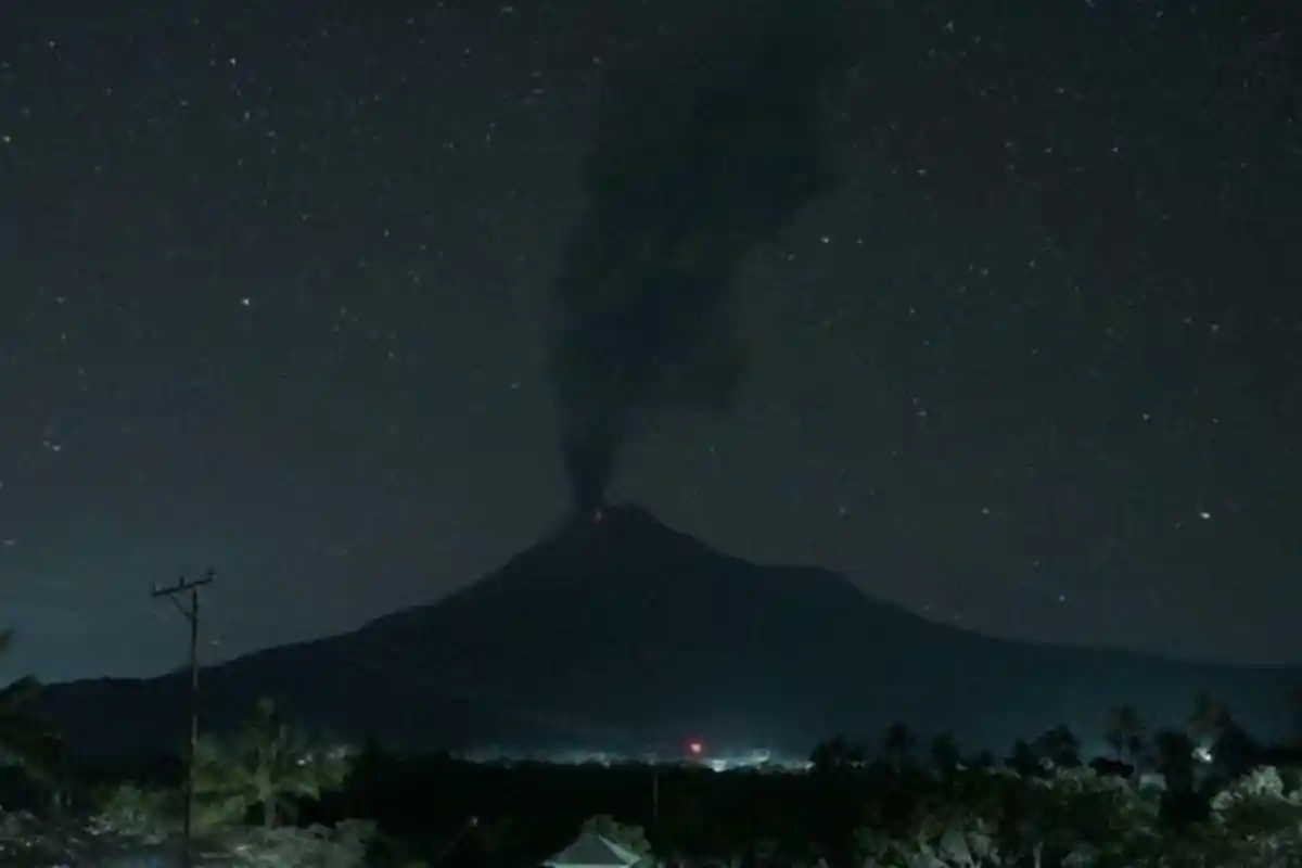 Rabu Dini Hari Gunung Lewotobi Laki-laki di NTT Meletus, 6 Gunung Api Ini Juga Erupsi, Marapi-Semeru