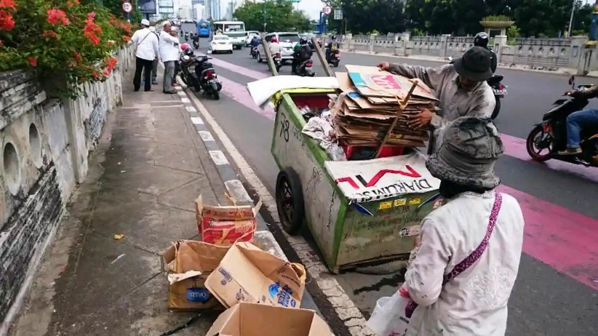 Sampah Aksi 212 Jadi Rezeki Untuk Pemulung