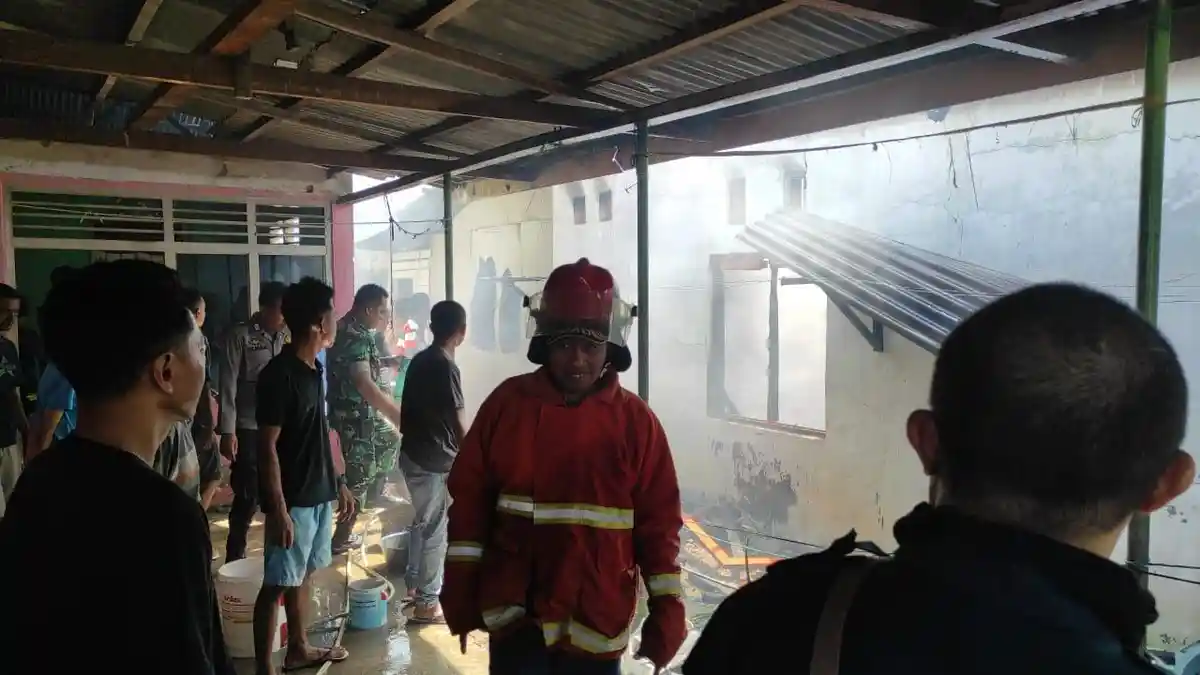 "Tidak Ada yang Saya Bawa, Cuma Baju di Badan," Kata Korban Kebakaran di Andalas Kota Gorontalo