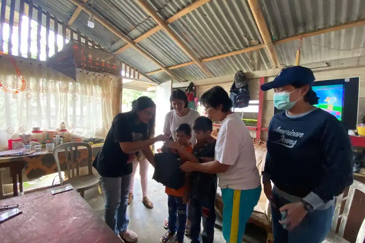 Hanny Tambani Berikan Pendampingan Psikologi pada Korban Bencana di Minut Sulawesi Utara