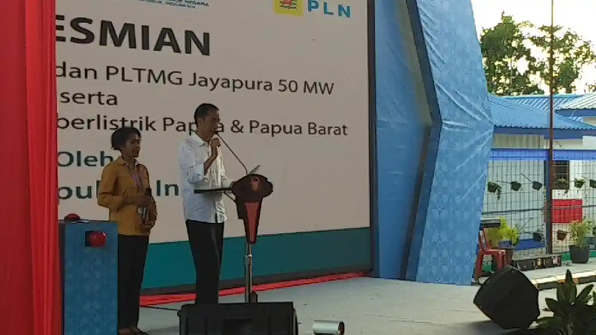 Presiden Joko Widodo Tinjau Pembangunan Bandara di Raja Ampat