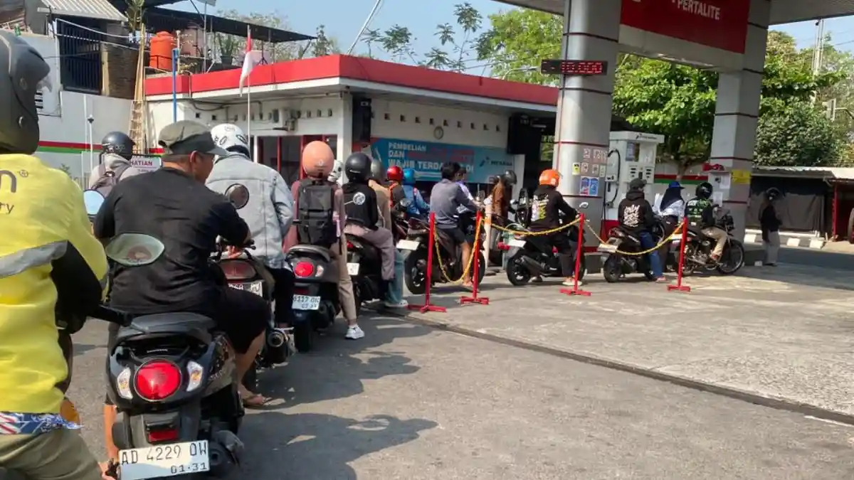 Harga BBM 14 Oktober 2026, Karyawan di Malang Masih Bertahan Pakai Pertalite Demi Hemat dan Irit