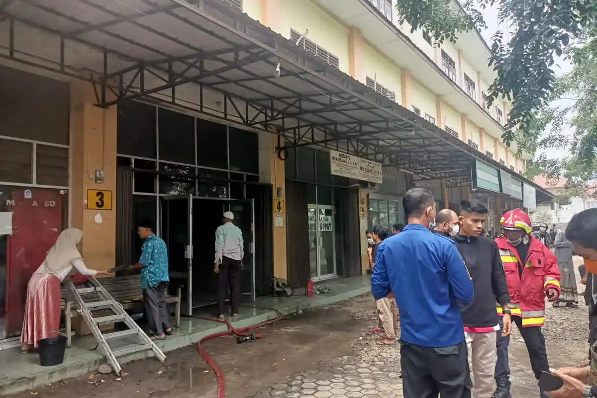 Satu Unit Ruko di Kompleks Pesantren Darul Ulum, Banda Aceh Ludes Terbakar