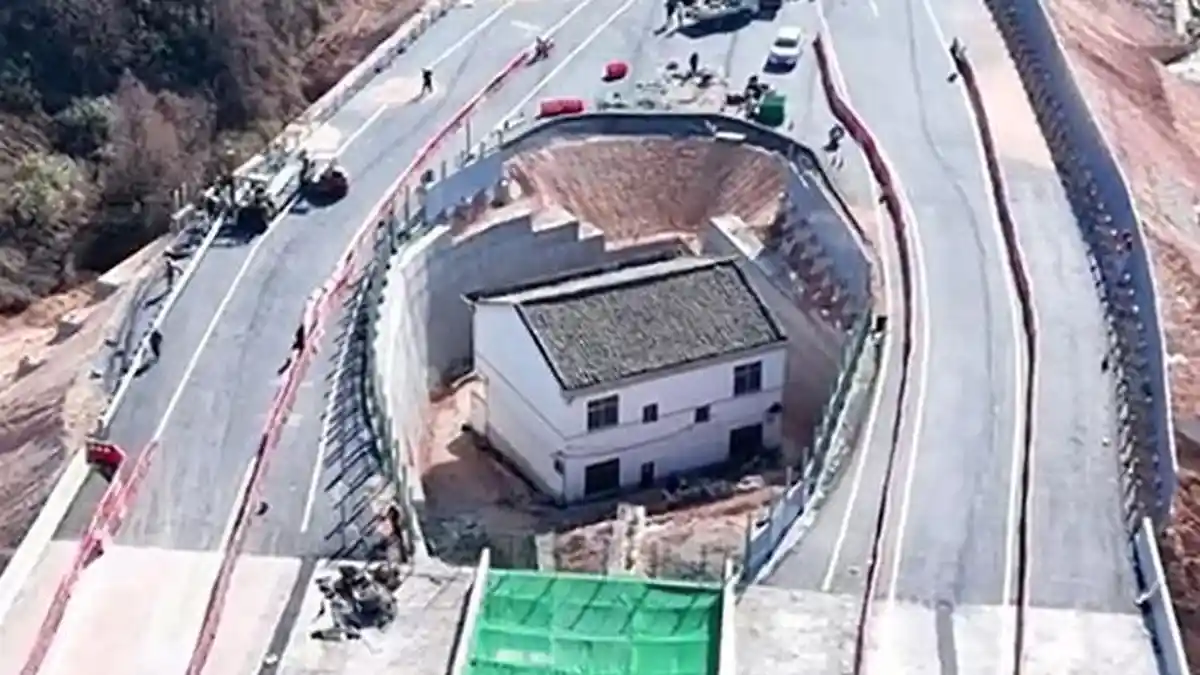 DULU Ogah Direlokasi, Kakek Ini Nyesal Tolak Ganti Rugi Rp3,6 M, Kini Rumahnya Dikelilingi Jalan Tol