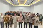 Foto-bersama-pimpinan-dan-pegawai-usai-kegiatan-pembinaan-dan-penguatan.jpg