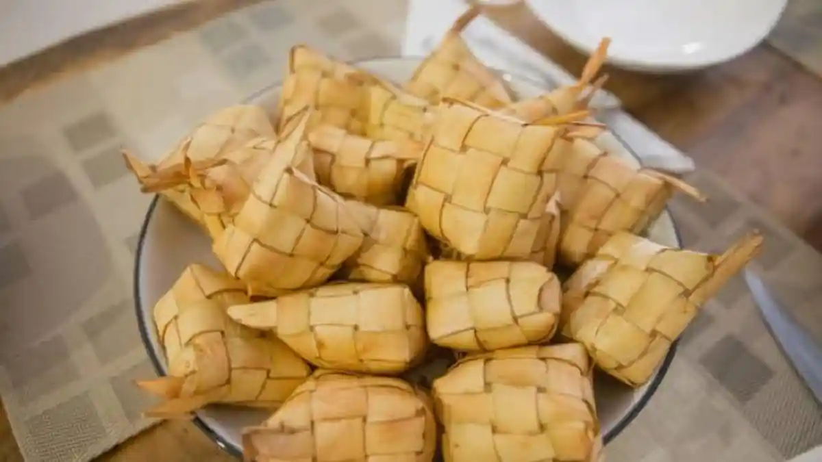 TIPS Menyimpan Ketupat Agar Tidak Basi di Hari Raya Idulfitri, Coba Lakukan 6 Langkah Ini