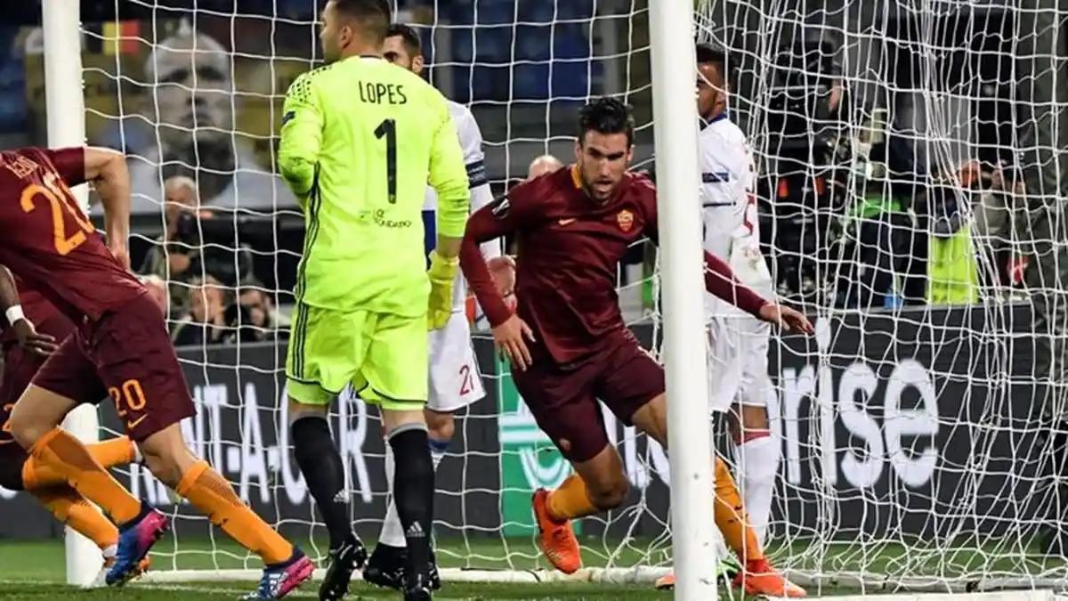Aksi Diving Pemain AS Roma Ini Dihukum Tak Bermain Dua Pertandingan