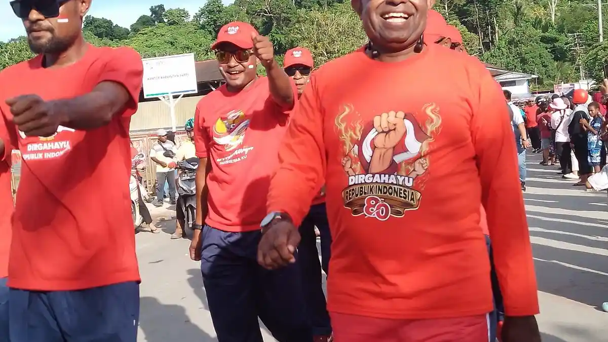 Bupati Sarmi Terlibat Sebagai Peserta Lomba Gerak Jalan HUT RI 10 Kilometer