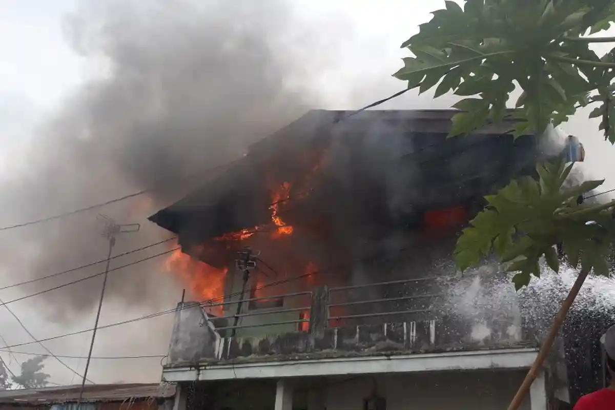 Bu Elo Alami Luka Bakar di Wajah, Anaknya Terluka, Tetangga Berhamburan dan Berteriak