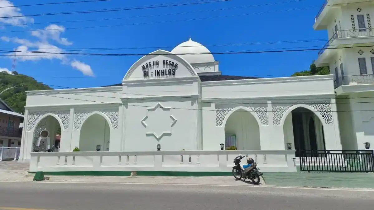 Potret Masjid Besar Al-Ikhlas Talumolo Kota Gorontalo, Bisa Tampung 500 Jemaah