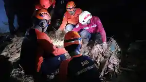 pencarian-korban-banjir-bandang.jpg