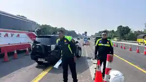 TRAFFIC-UPDATE-Kondisi-arus-lalu-lintas-di-ruas-Tol-Jakarta-Cikampek-Japek-wilayah-Karawang.jpg