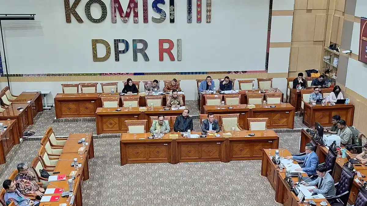 Komisi III: Hakim MK Adies Kadir Tak Wajib Gunakan Hak Ingkar Uji UU Produk DPR