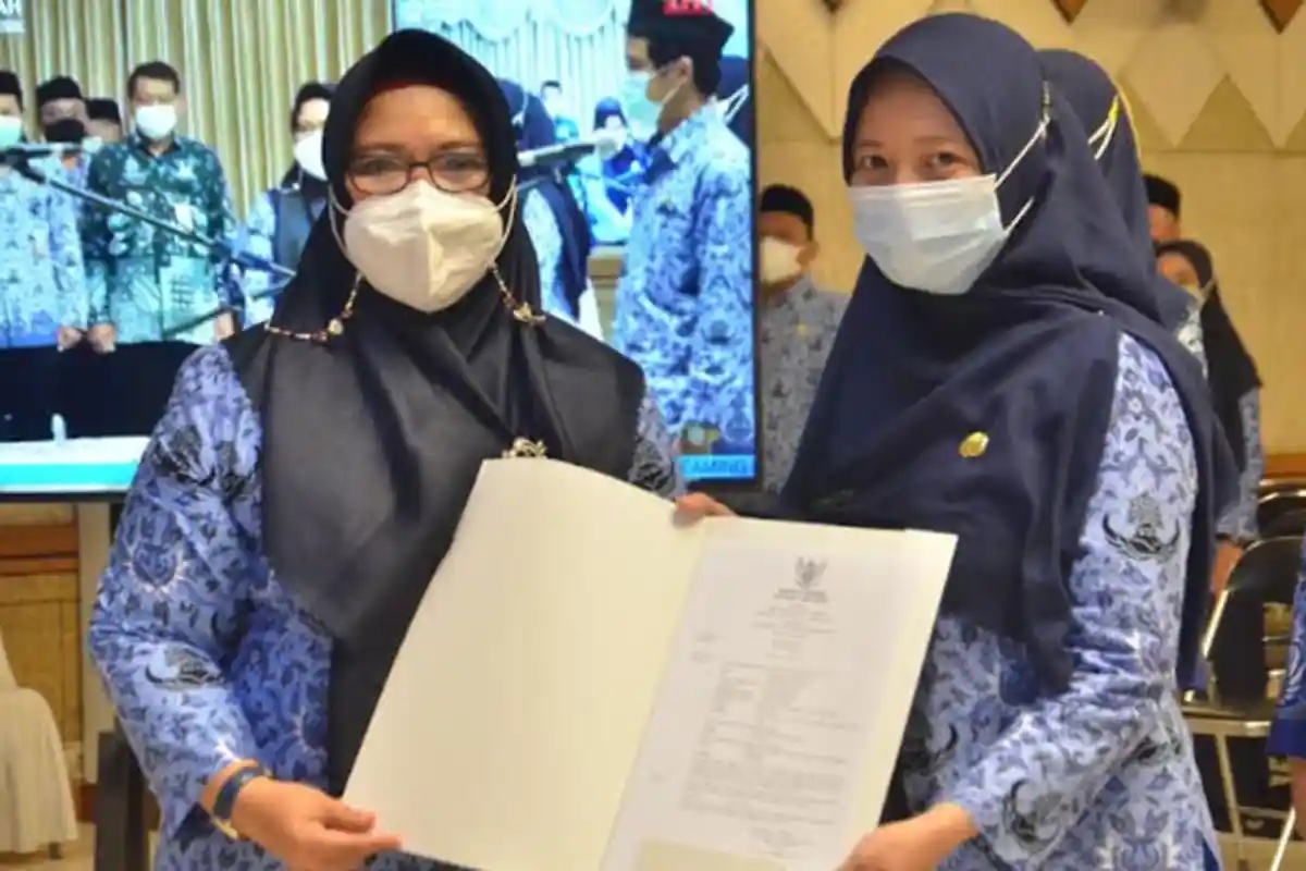 Lantik Puluhan CPNS Pemkab Gresik, Wabup Aminatun Habibah Ingatkan Pentingnya Disiplin