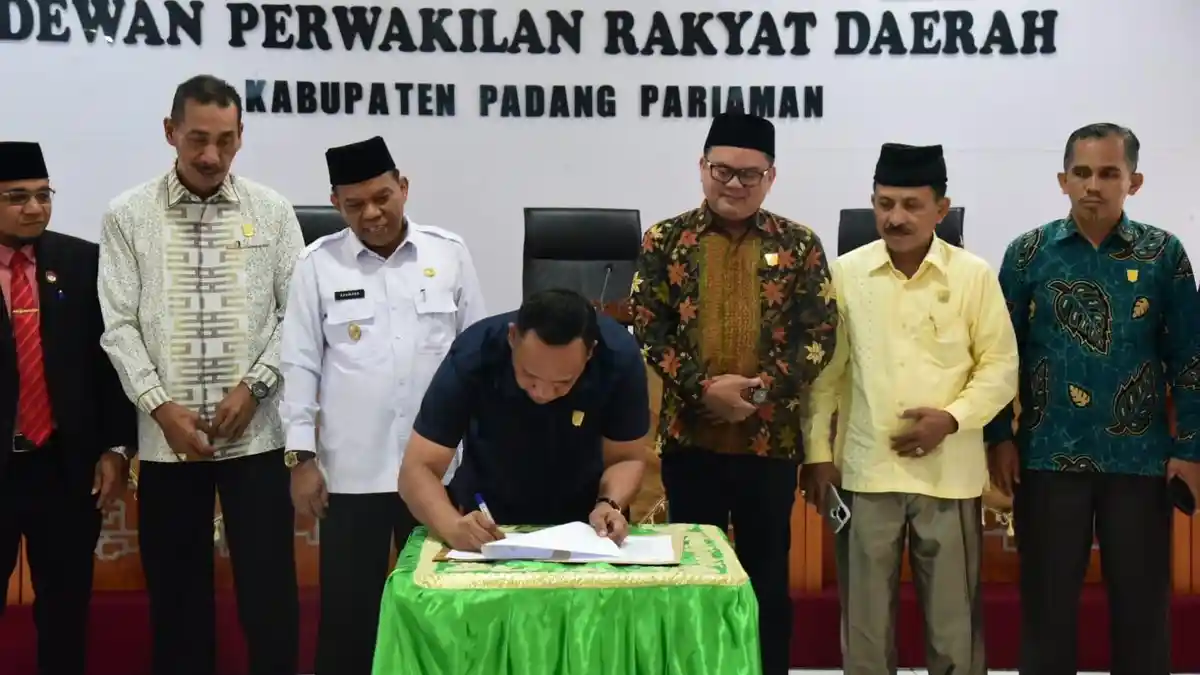 DPRD Padang Pariaman Sahkan John Kenedy Azis-Rahmat Hidaya sebagai Bupati dan Wabup Terpilih 