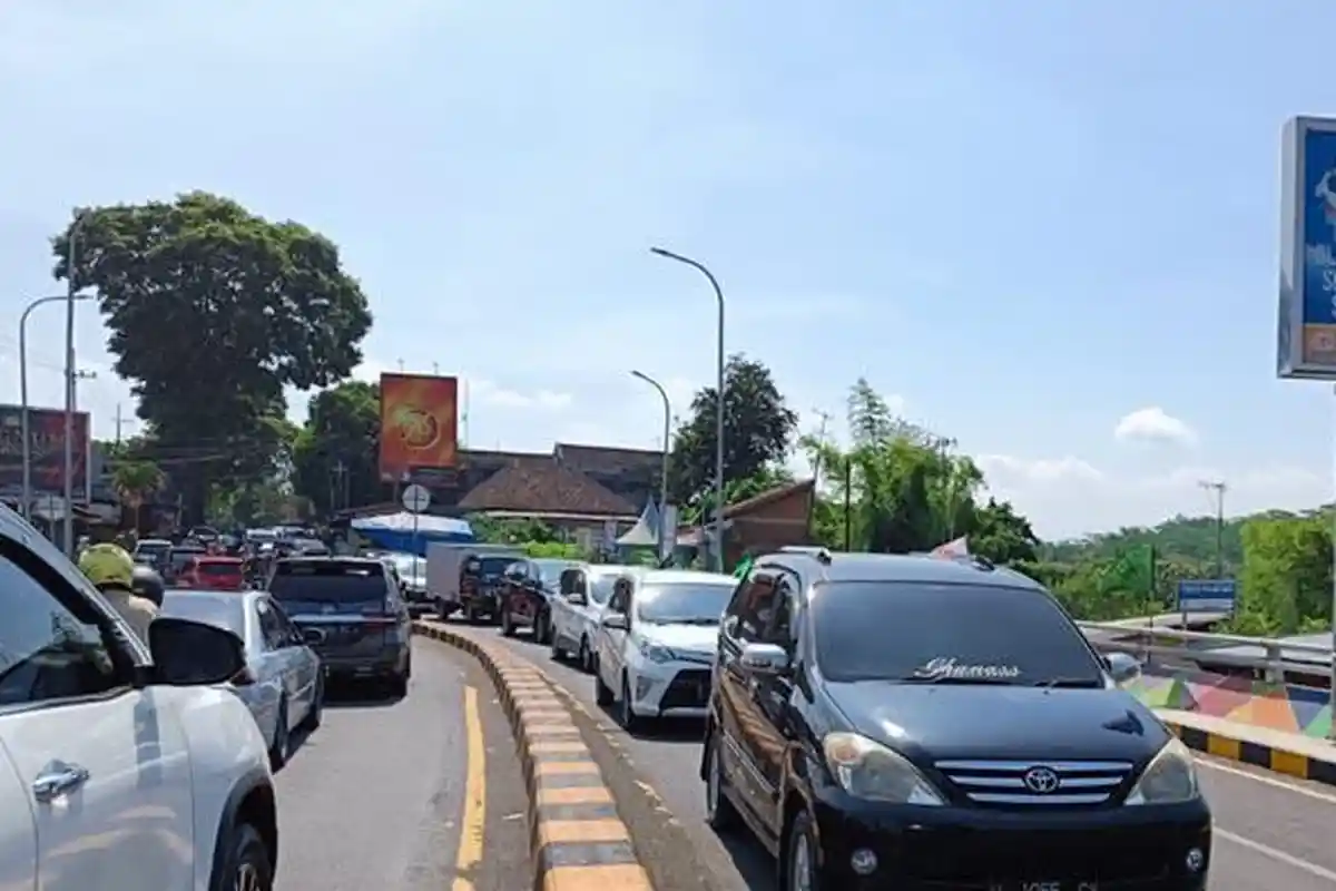 Dampak Libur Panjang Lebaran, Sisi Timur Kota Malang Macet Total