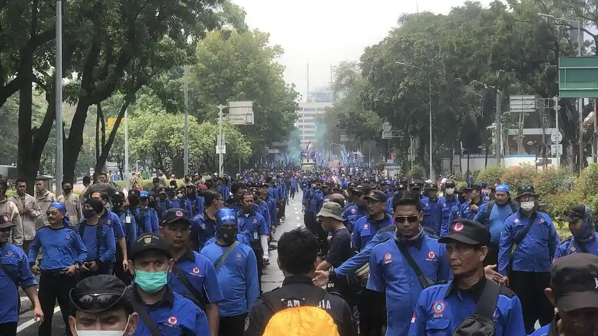 Tujuh Perwakilan KSPSI Bawa Petisi Tolak Kenaikan BBM ke Istana