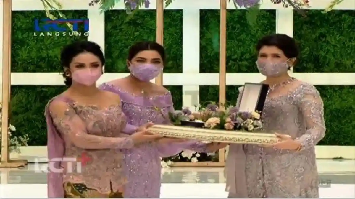 'Perdebatan' Ashanty dan Krisdayanti Imbas Posisi Berdiri di Lamaran Aurel & Atta Halilintar Terekam