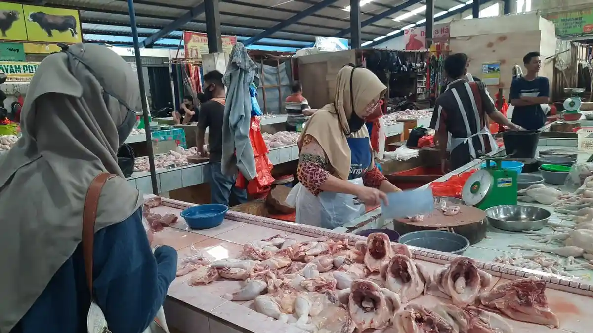 Harga Daging Ayam di Pasar Bintan Centre Tanjungpinang Naik saat Ramadhan