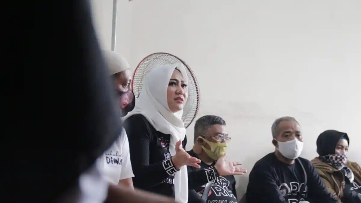 Ratusan Relawan Diah Warih Alihkan Dukungan ke Paslon Gibran-Teguh