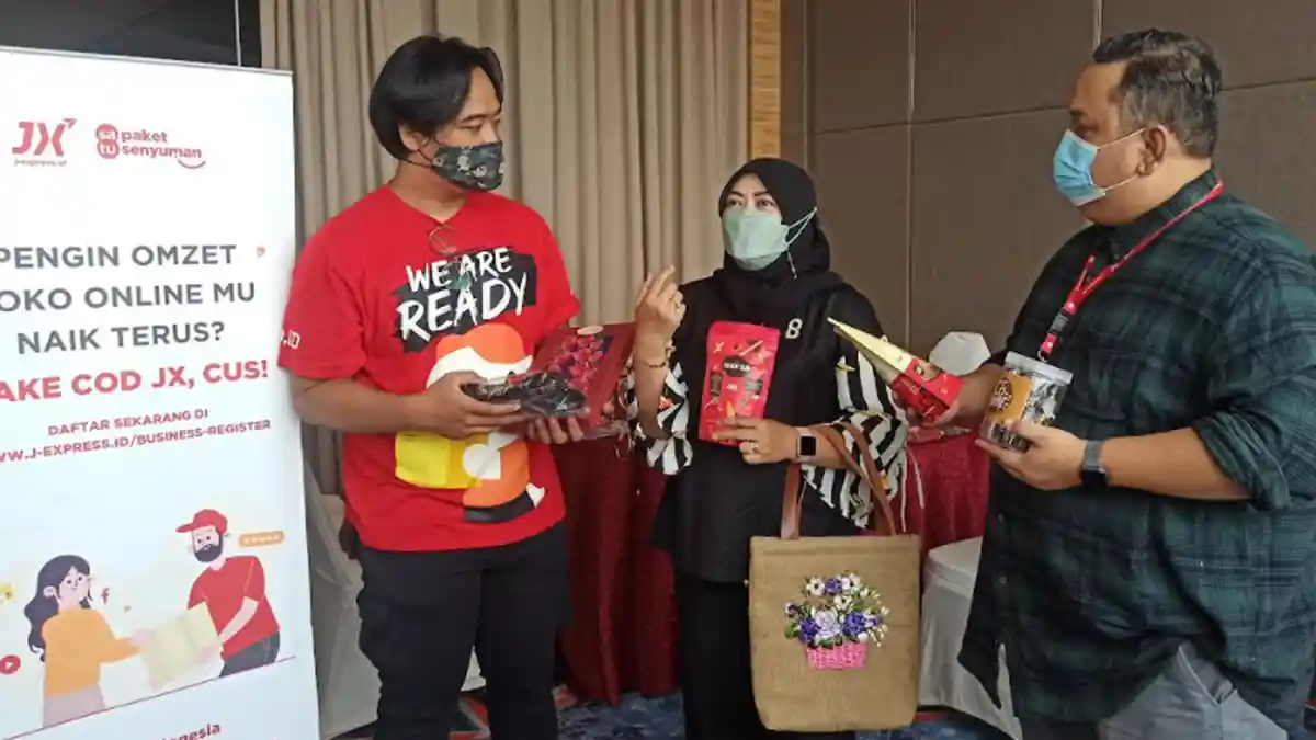 JD.ID dan J-Express Indonesia Beri Pelatihan Pemanfaatan Platform Digital ke 125 UKM Kota Surabaya