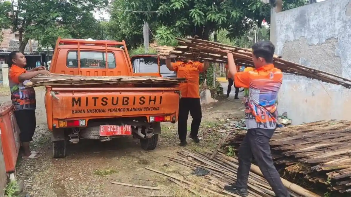 Debit Air Tinggi, Tanggul Bengawan Solo di Desa Gedangan Lamongan Jebol, ini Dampaknya 