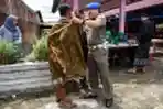 Pelanggar Syariat Islam Mendapat Kain Sarung Gratis 