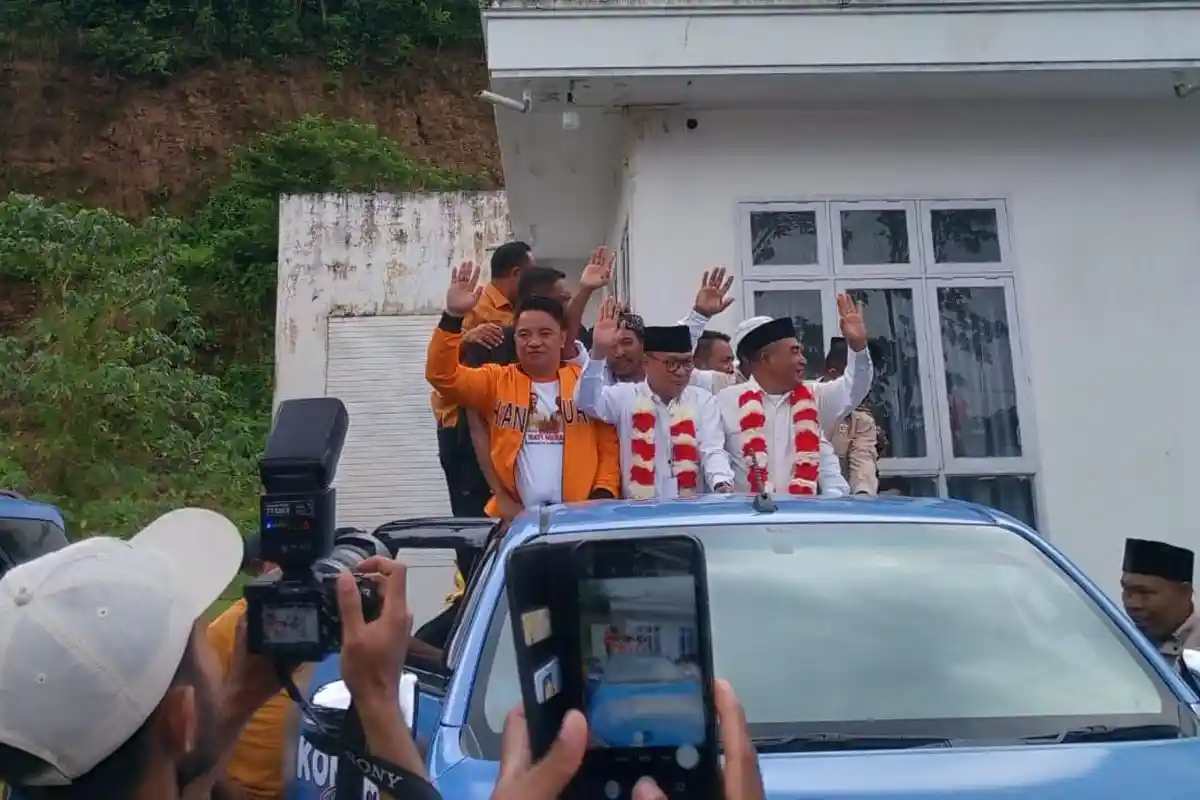 Pendukung dan Simpatisan Antar IMS - ADIL Daftar ke KPU Halmahera Tengah Maluku Utara