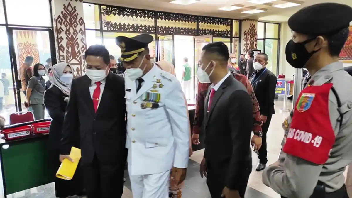 Calon Wakil Bupati Pesawaran Marzuki Datang Satu Jam Sebelum Pelantikan
