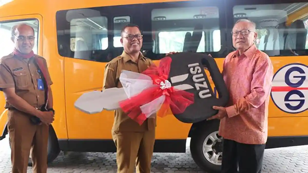 Pemkab Toba Terima Bantuan Bus Sekolah dari PT. Growth Steel Group
